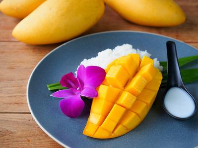 Coconut Water & Mango 8oz Single Wick Candle