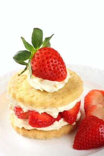 Strawberry Shortcake 8oz Single Wick Candle